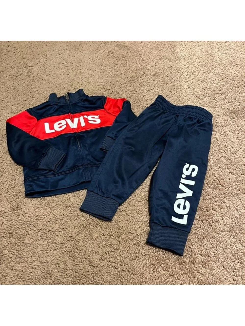 Navy/Blue, White, and Red Levi’s Outfit